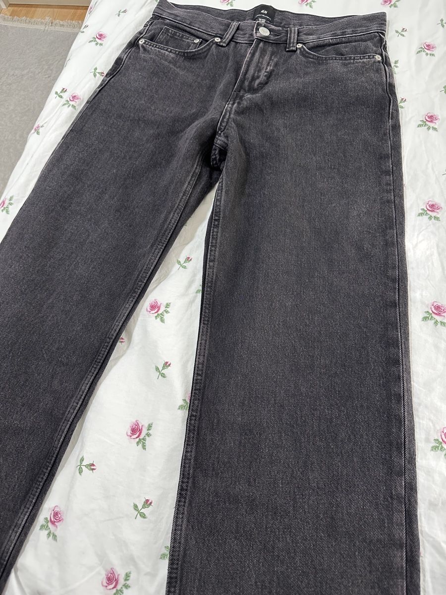 H&M Jeans: H&M Jeans, Straight Relaxed Fit – Nuovo (secondo la descrizione) da Oberurnen venduto da nes_8xqt 1