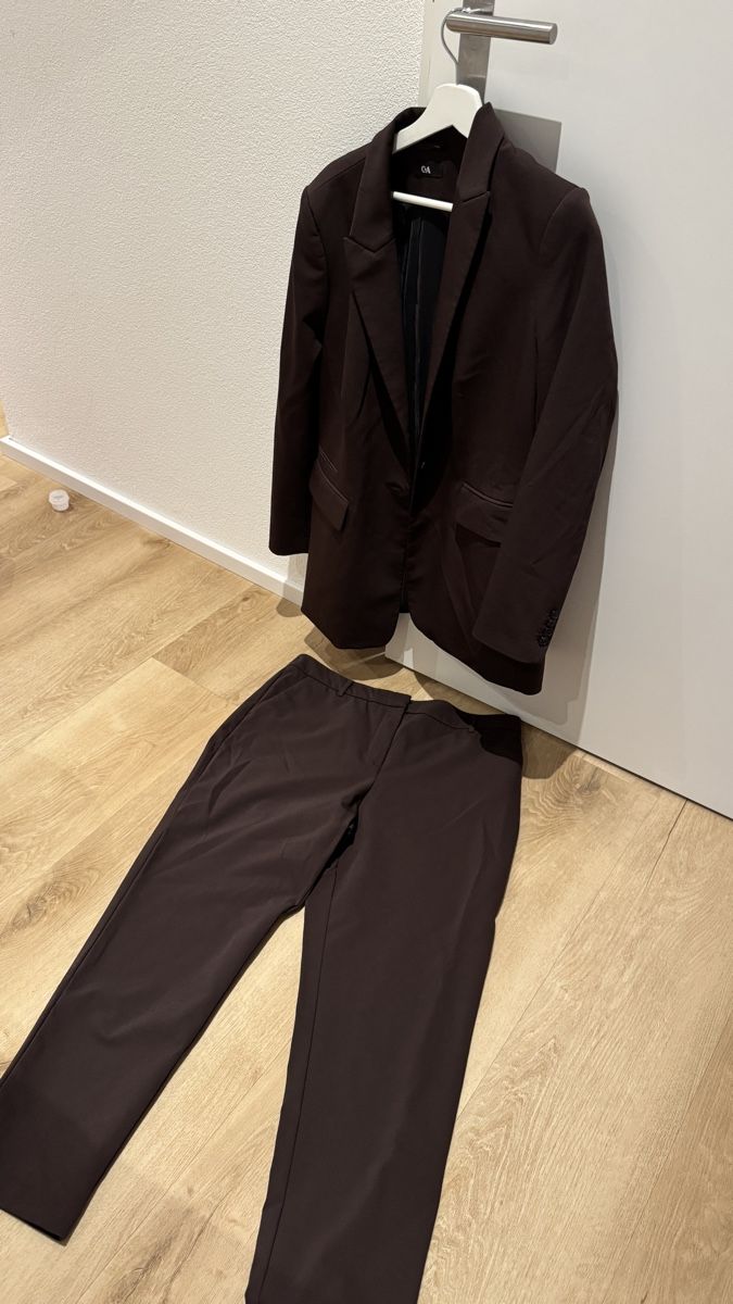C&A Ensembles & Tailleurs: Brauner Anzug – D'occasion à Eiken par ju.bi 1