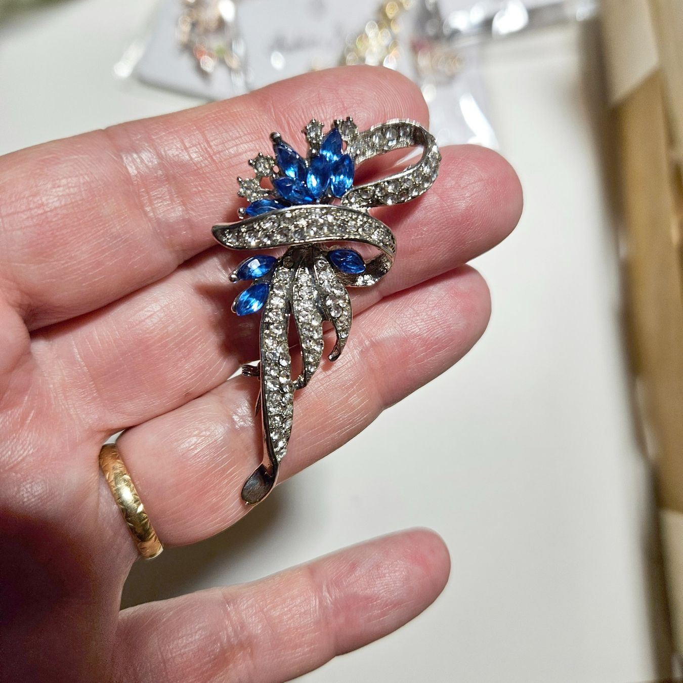 Spille & Fermagli: Broche vintage strass bleu, neuve – Nuovo (secondo la descrizione) da Lausanne venduto da tal_01 1