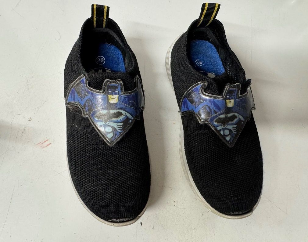 Scarpe per ragazzi: Kinder Hausschuhe Grösse 28 – Usato da Zürich venduto da zd_1965