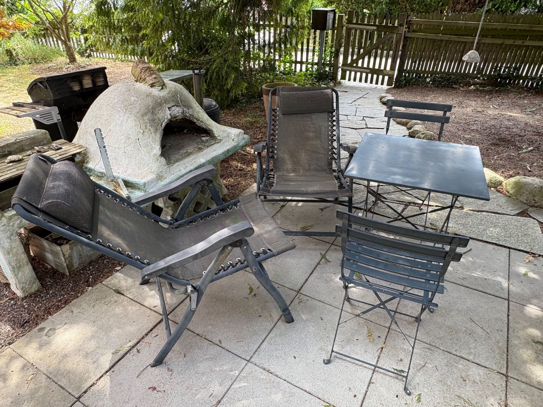 Set di tavolo e panche: Vier Gartenstühle und ein Tisch – Usato da Othmarsingen venduto da shi_z6zz