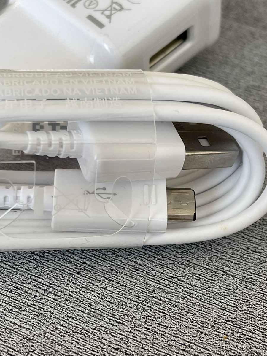 Samsung Caricabatterie: Chargeur Samsung new avec câble USB-A - MicroUSB – Usato da Bussigny venduto da Dali430 2