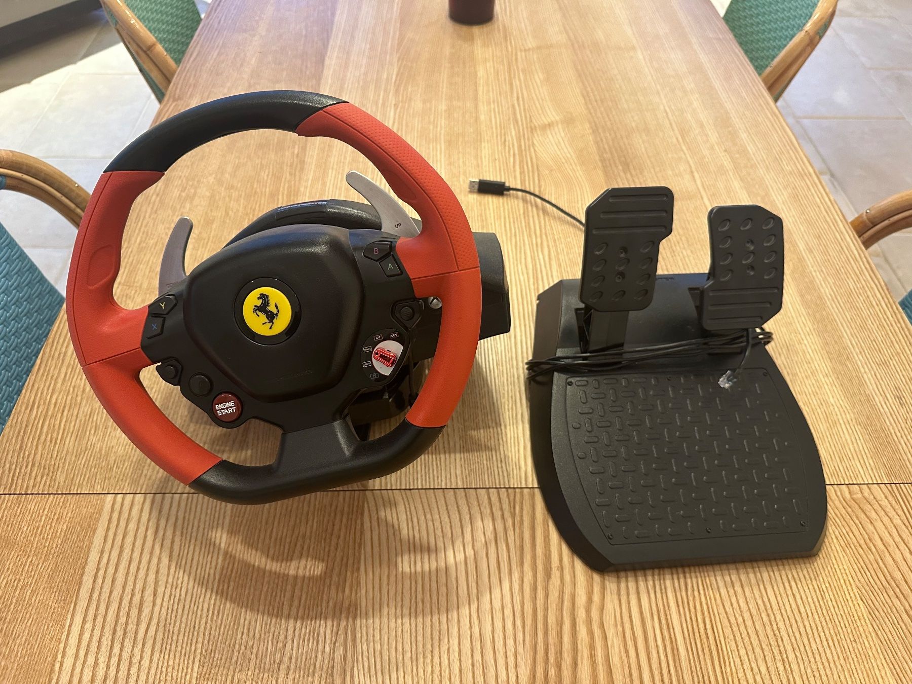 Thrustmaster Controller: Volant Thrustmaster 458 spider Xbox One comme neuf – Usato da Collonge-Bellerive venduto da toto113