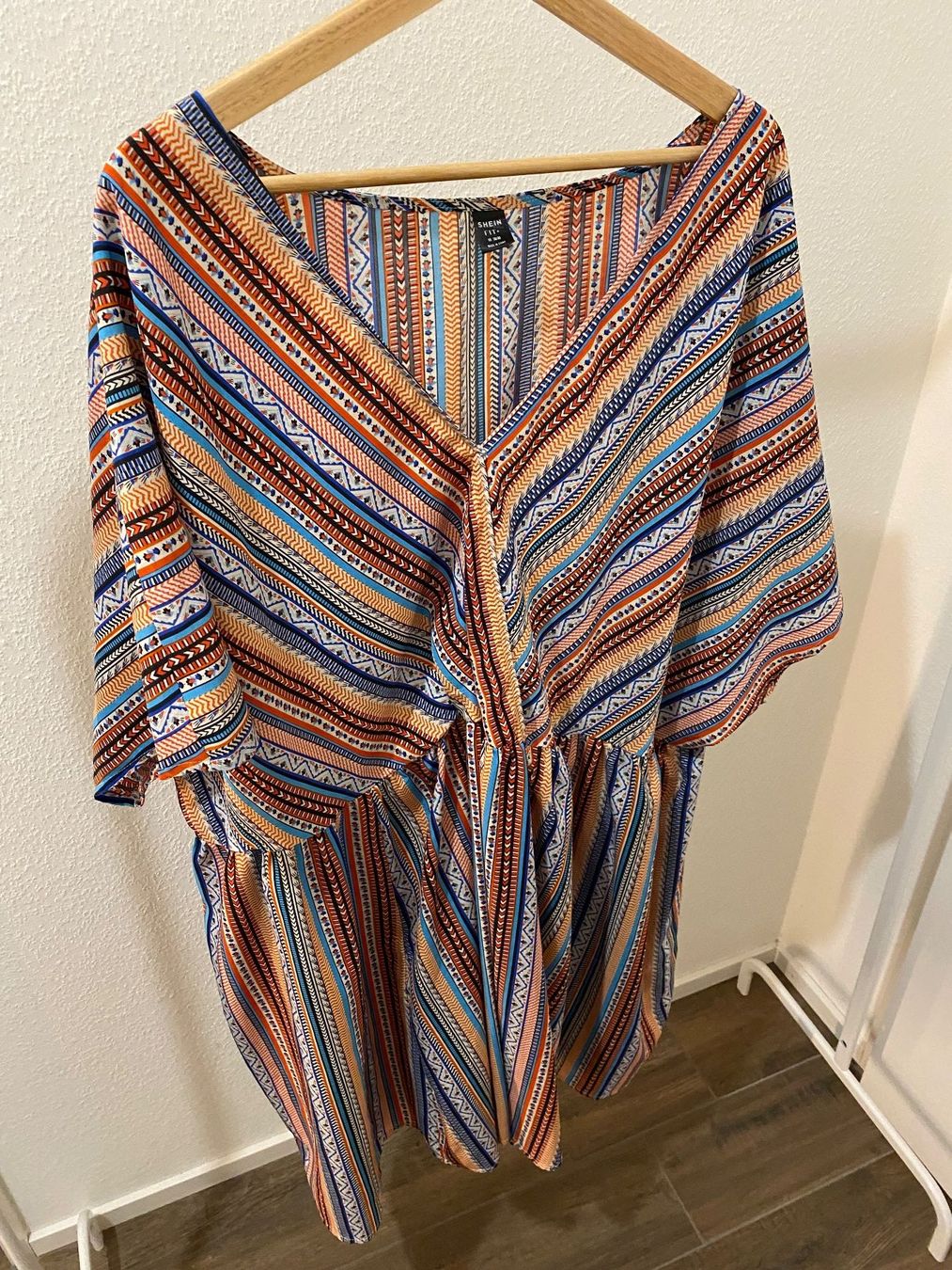 Shein Vestiti: Kleid mit sommerlichem Muster farbig Gr. 54 / 56 – Usato da Pratteln venduto da a23_j2gs 2