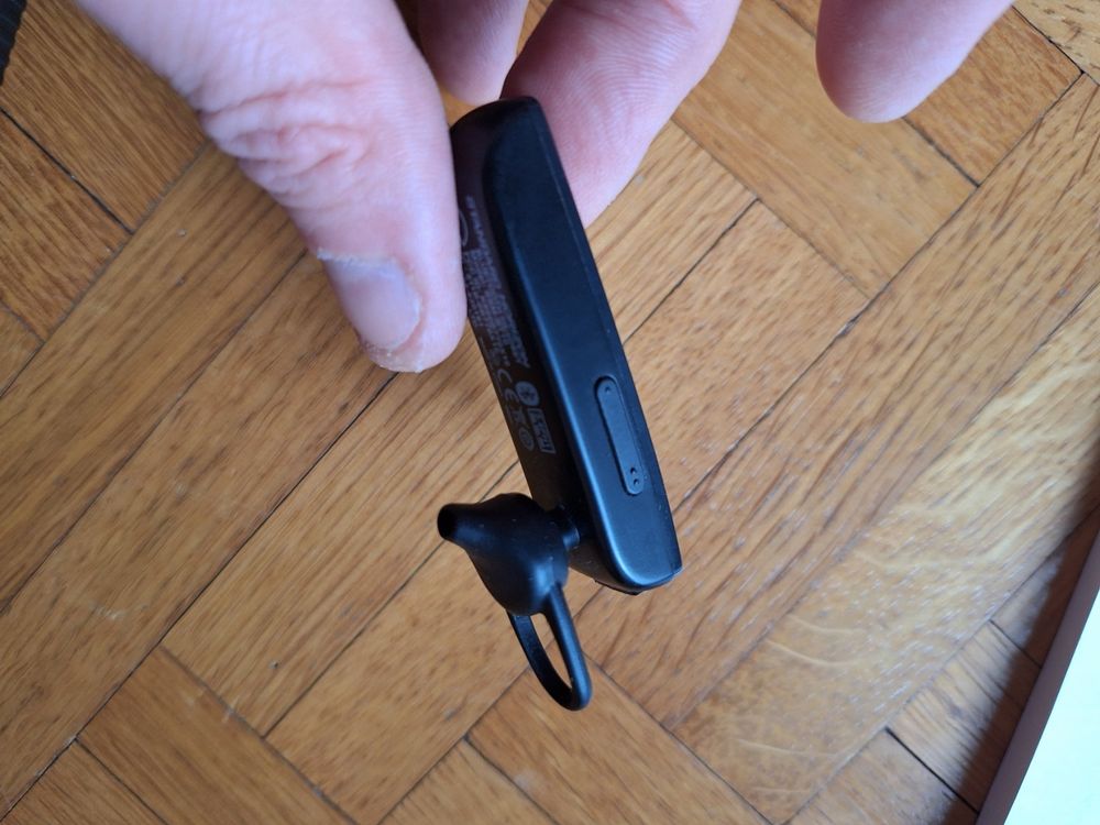 Yaesu FT-3D FM / C4FM Transceiver + Bluetooth Headset BT10 7