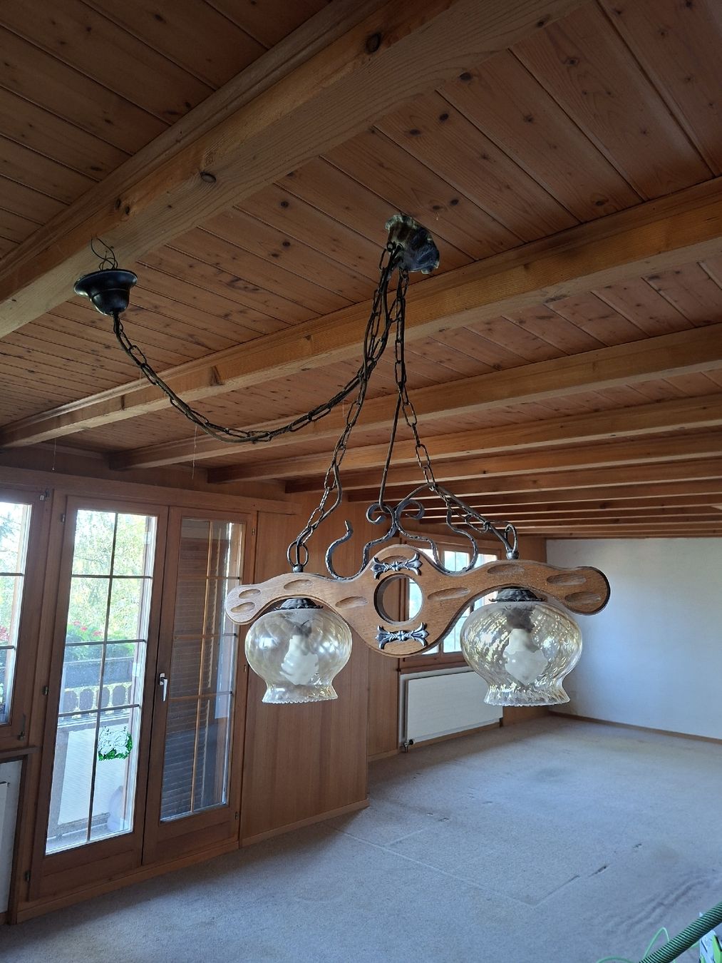 Lustres & lampes de plafonds: Hängeleuchte Holz mit 2 Glaskugeln, Rustic Stil – D'occasion à Seengen par Kusi1295