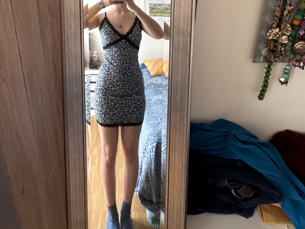 Vestiti: Sommerliches Mini Kleid mit Blumenmuster, Grösse 36 – Usato da Basel venduto da fiona_second-hand_BS 7