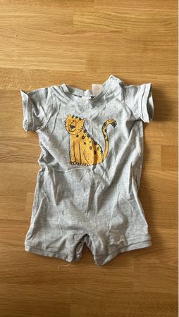 Süsser Baby Body mit Tiger-Motiv, Grösse 68 wie neu!