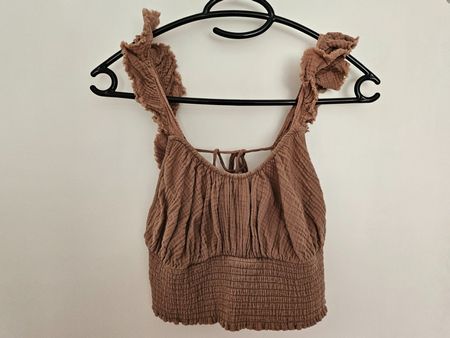 Damen Top Sandfarben mit Rüschen Grösse S top Zustand