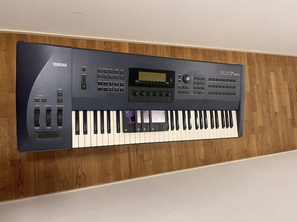 Yamaha Strumenti musicali: Synthesizer/ Workstation Yamaha EX7 – Usato da Biel/Bienne venduto da Rockit75 1