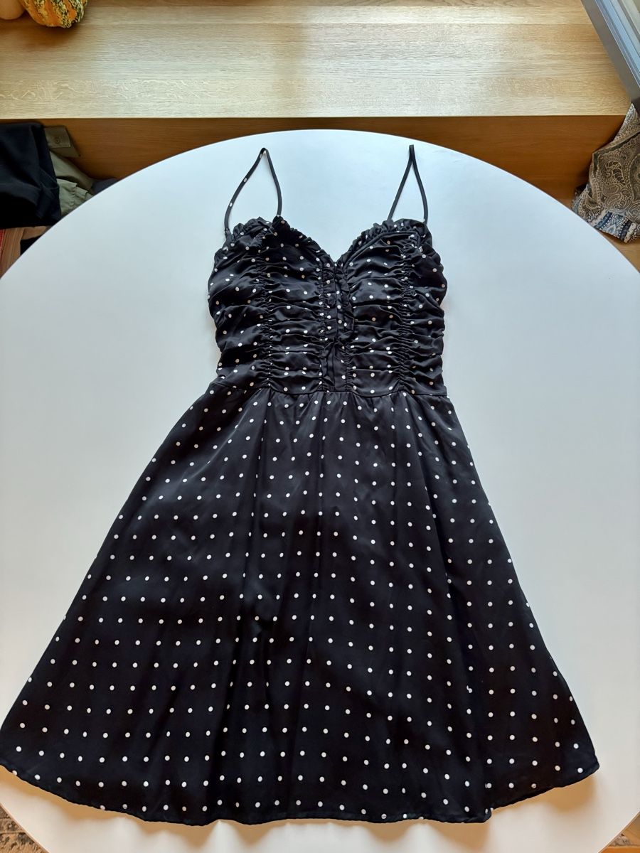 Maje Kleider: Maje Kleid schwarz mit Pünktchen T1 – Gebraucht aus St. Gallen von maryloewe