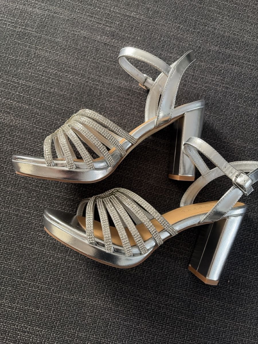 Scarpe da donna: Sandalen mit Strass Neu Gr.37 – Nuovo e nell'imballaggio originale da St.Gallen venduto da Zinz73 1