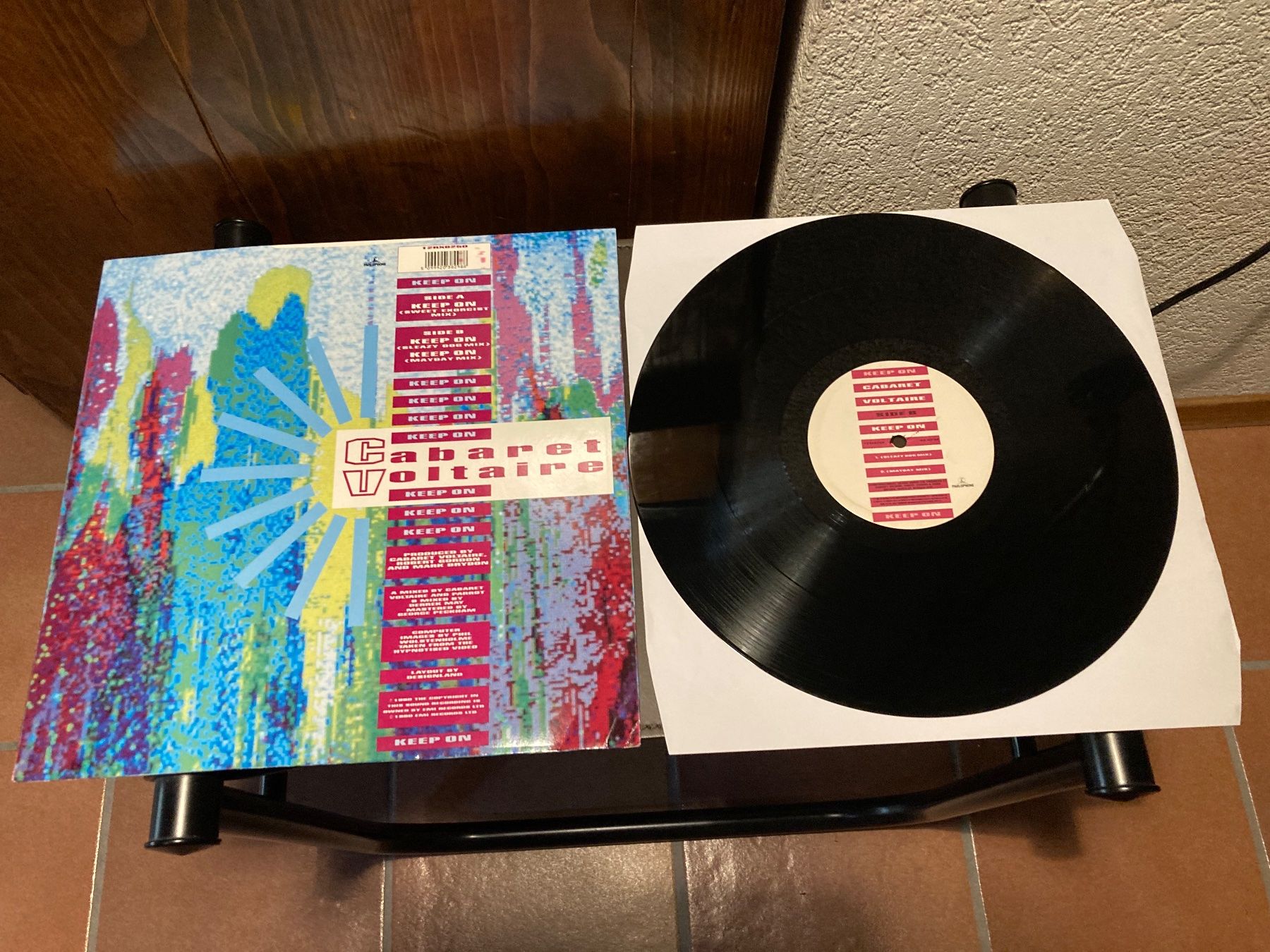 Dischi in vinile: Cabaret Voltaire - Keep On – Usato da Fribourg venduto da Karushi 1