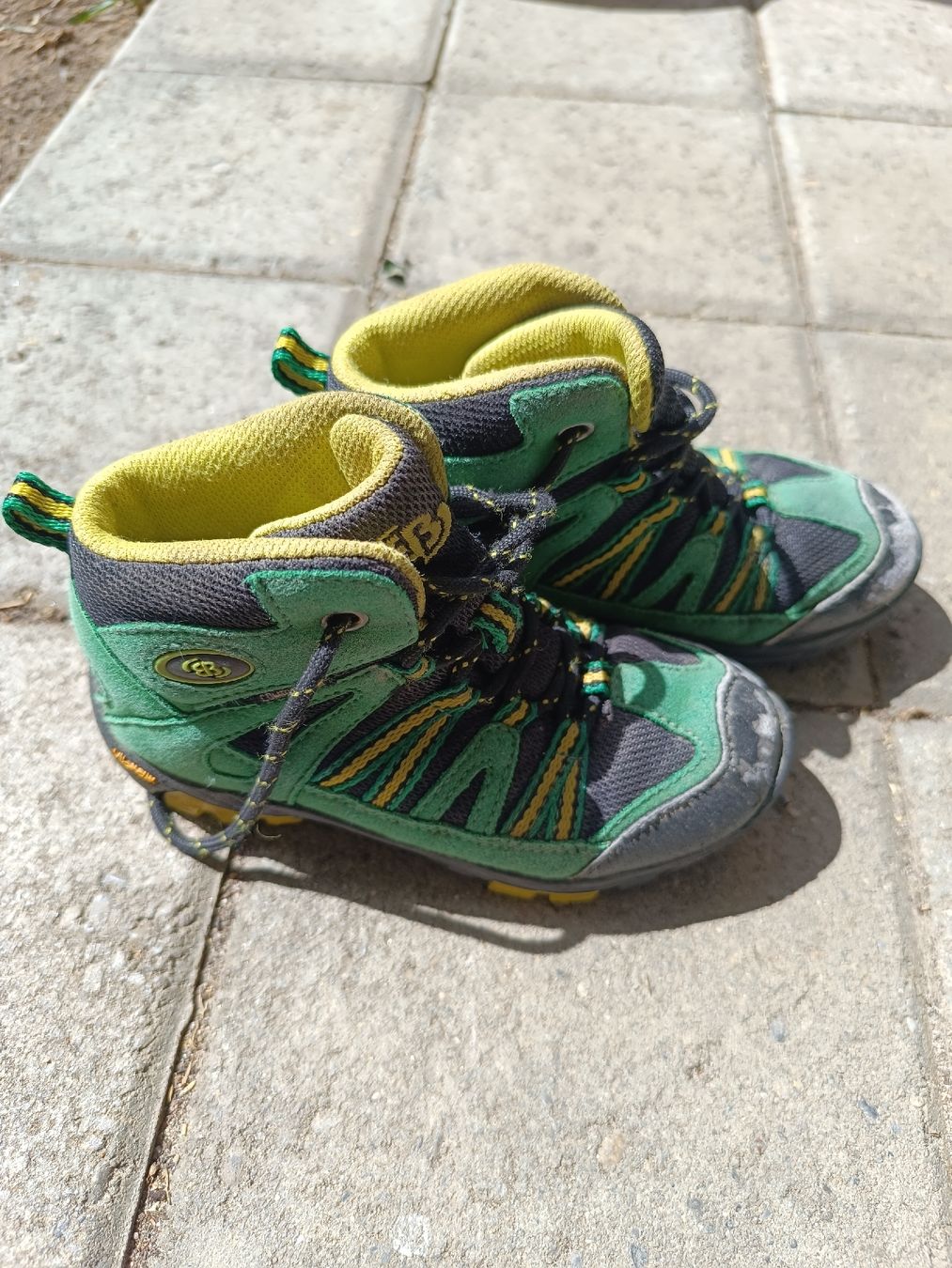 Scarpe per ragazzi: Kinder Wanderschuhe Gr. 28 mit Vibram Sohle – Usato da Berikon venduto da mezzze 2