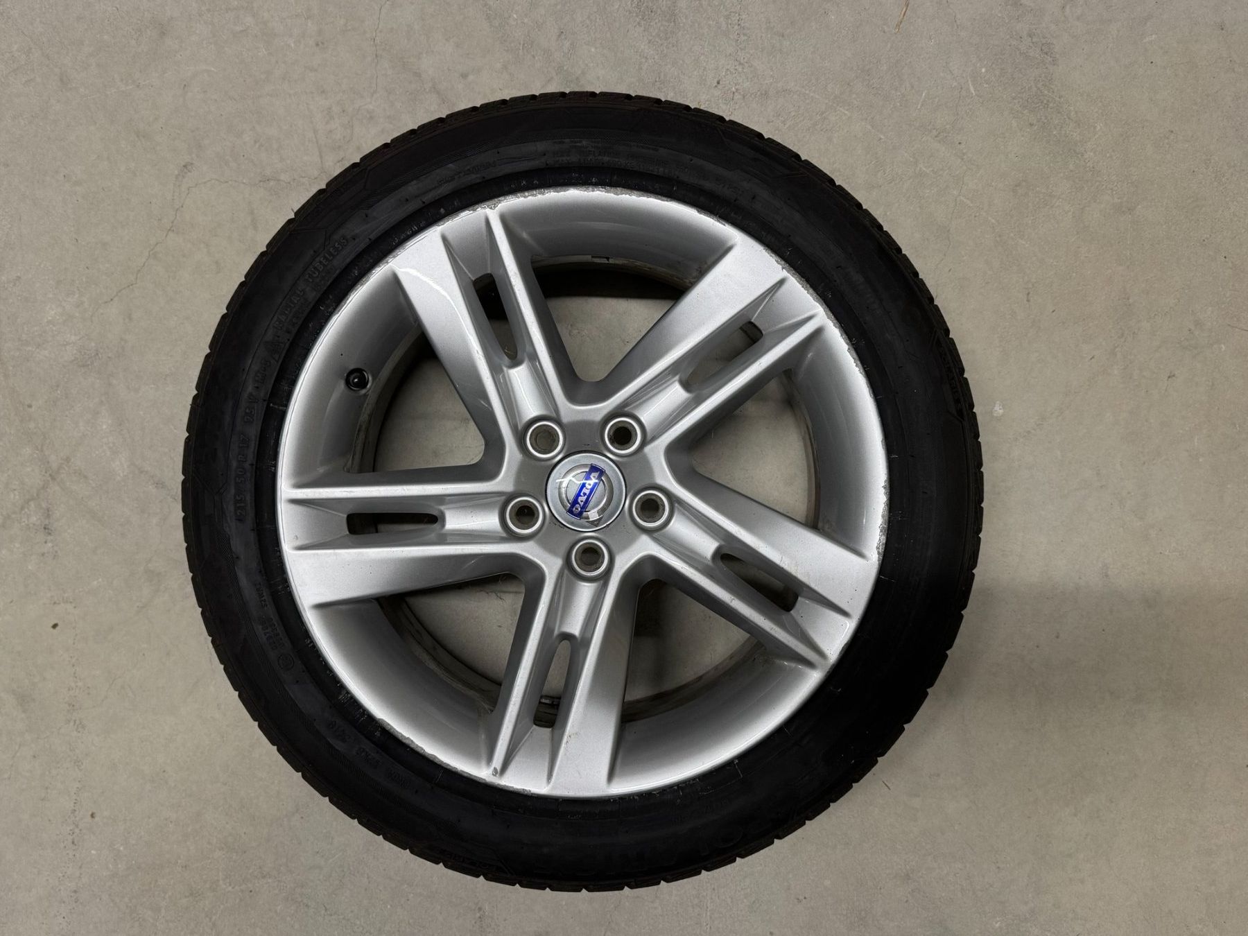 Volvo Pneus & Roues: Volvo original Winterräder 17" – D'occasion à Amsoldingen par 242GT