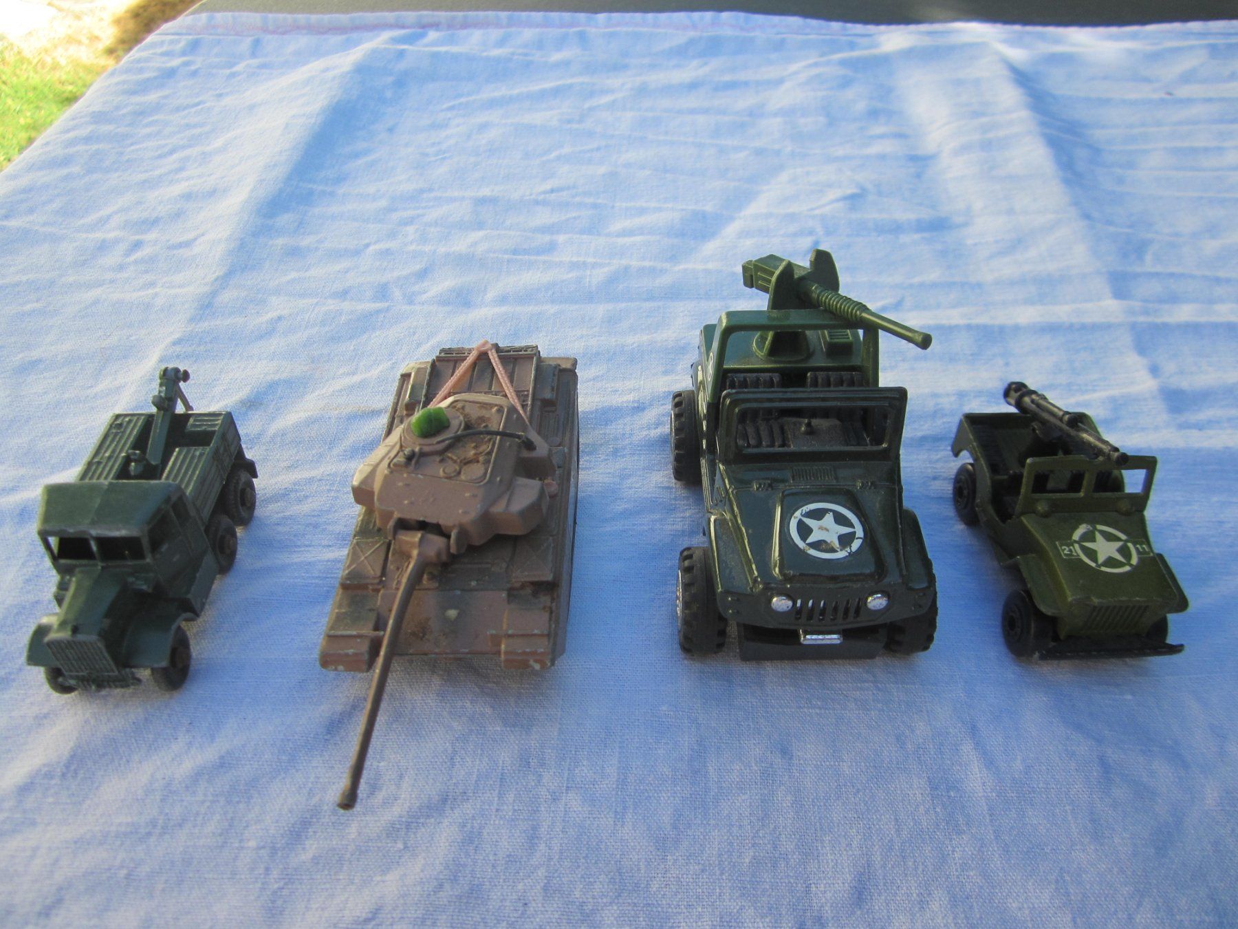 Kits de montage: Véhicules de l'armée – Neuf (Voir description) à Tramelan par Tors