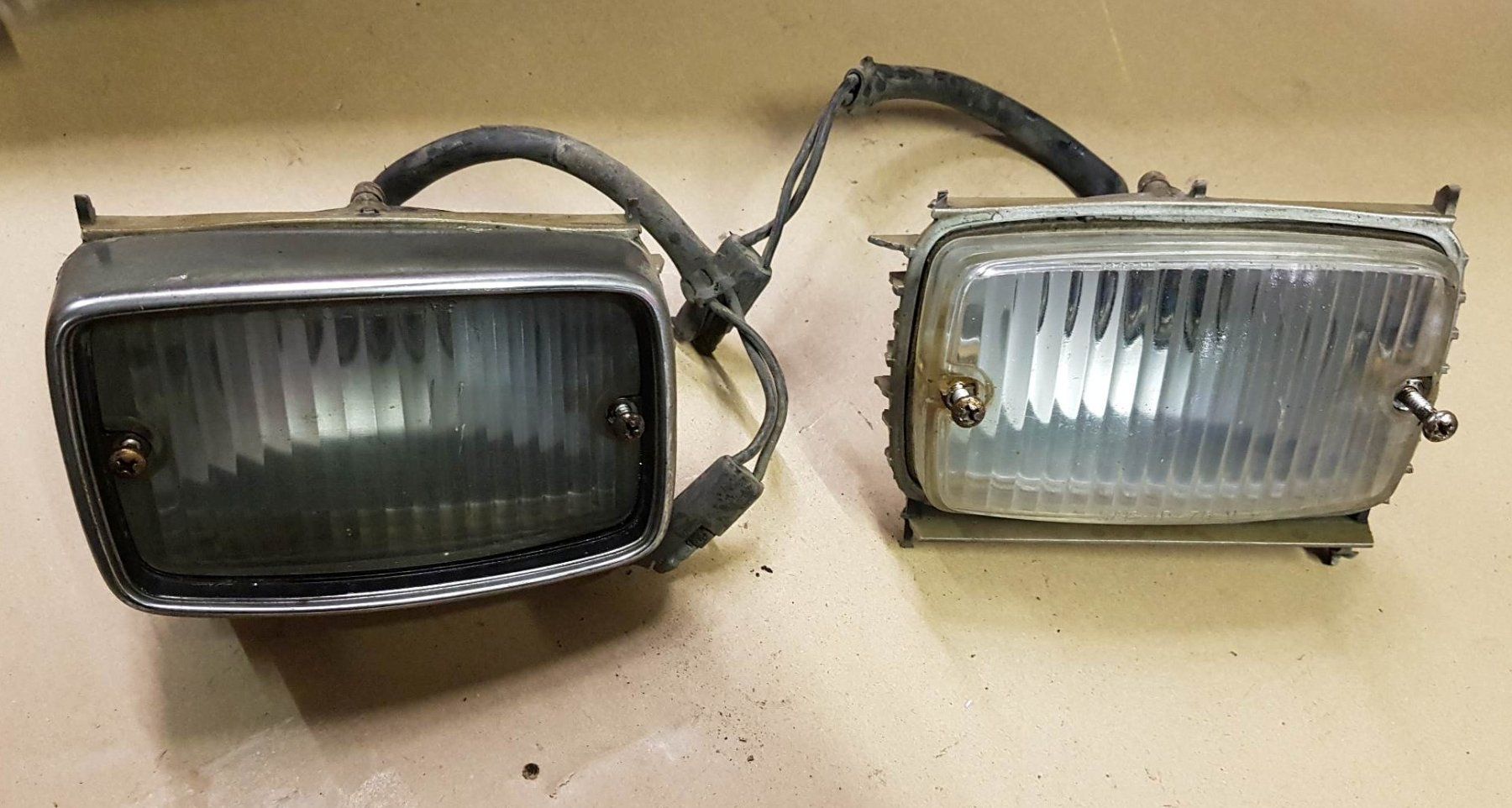 Chrysler Tutti pezzi di ricambio auto: Chrysler Valiant, Lampen im Grill – Usato da Niedergösgen venduto da usc_8qc6