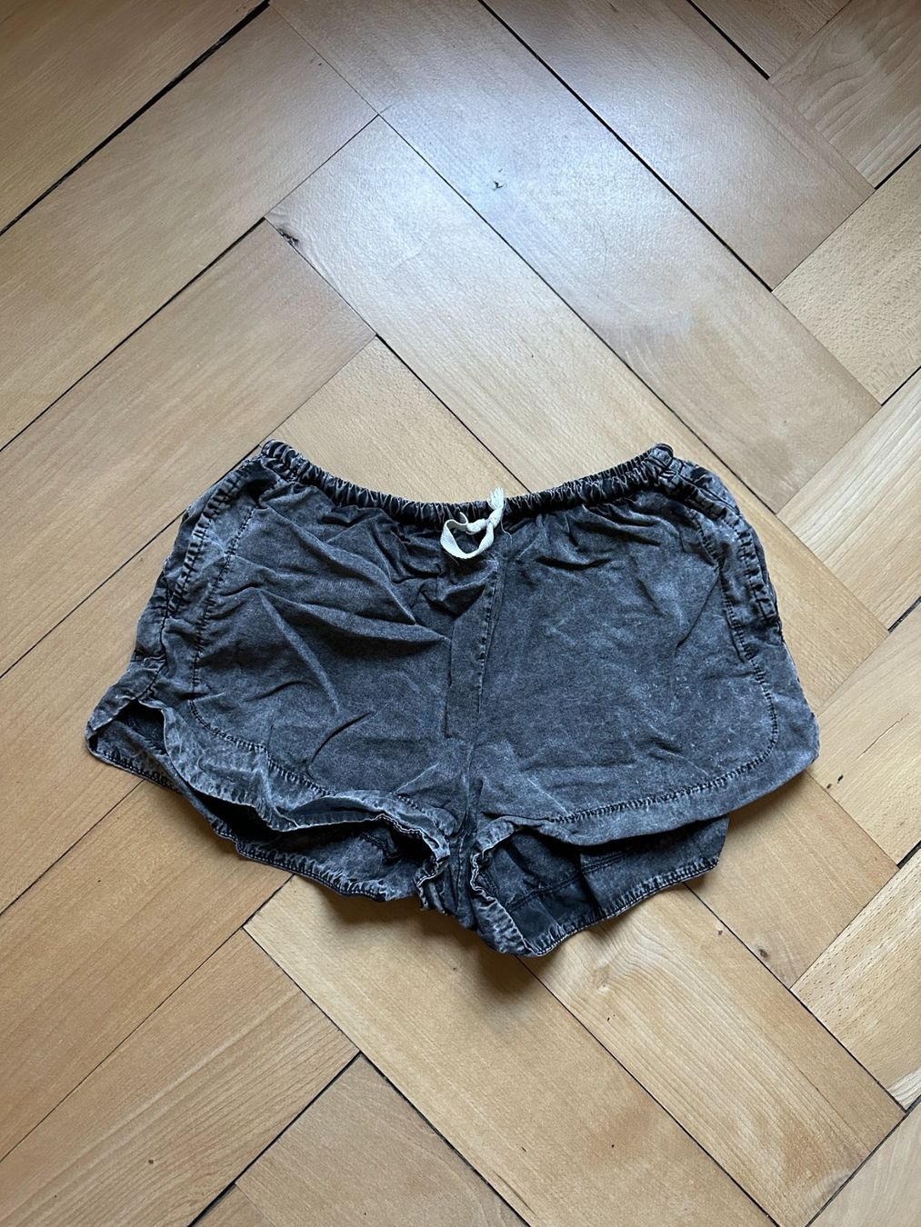 Brandy Melville Pantaloni: BRANDY MELVILLE - Shorts schwarz washed S – Usato da Zürich venduto da Diazaio