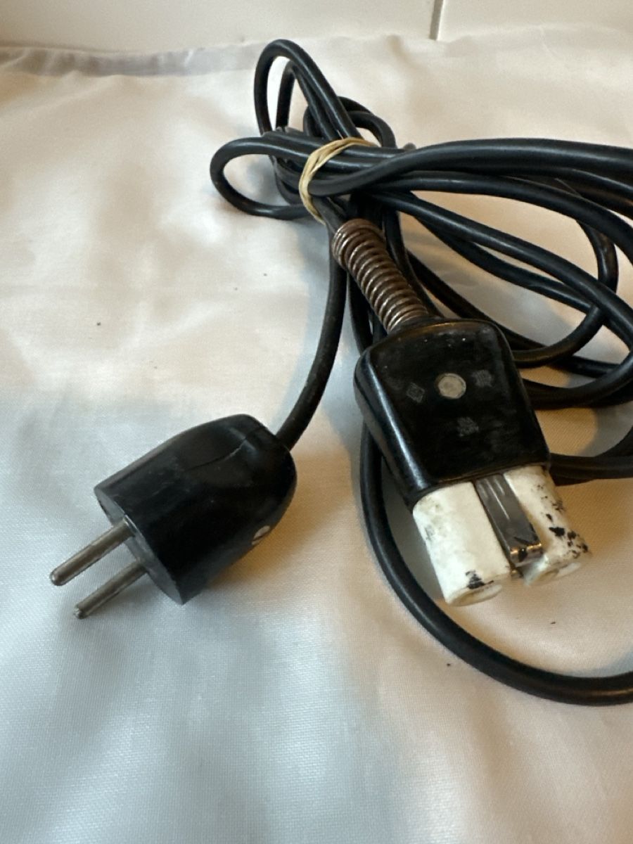 Cavi: Altes Stromkabel mit Stecker und Kupplung Schweiz – Usato da Zürich venduto da Chaeffeler 1