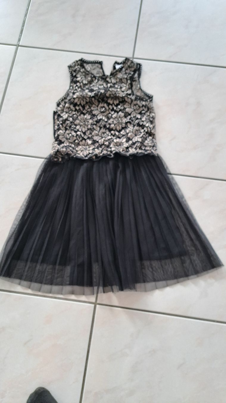Vestiti & Gonne: robe 140 neuve – Nuovo (secondo la descrizione) da RIAZ venduto da Betty012