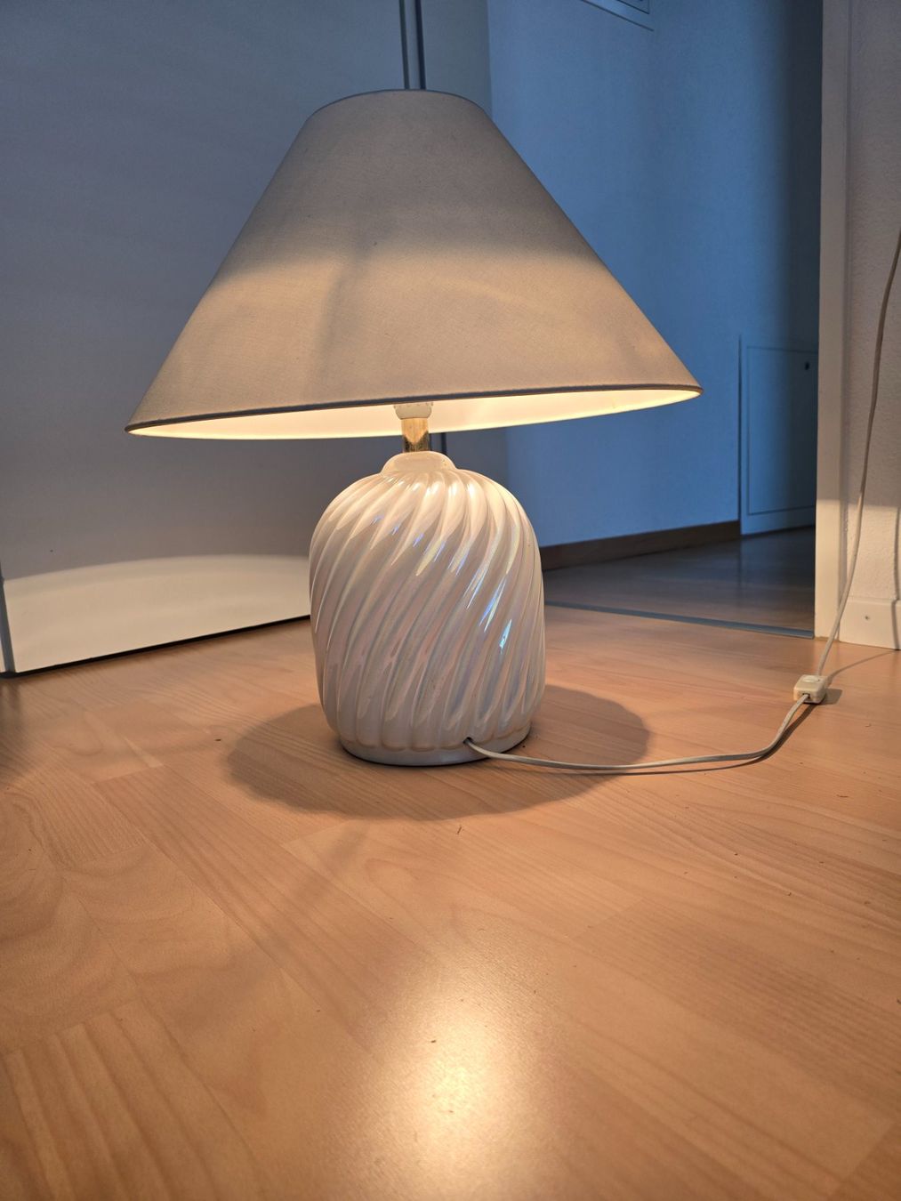 Lampade: Lampe Keramik weiss gedreht – Usato da Matzingen venduto da Lilo1407 1