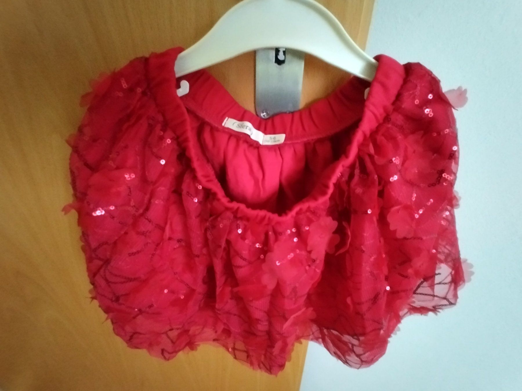 Faschingskostum Mit Rotem Tullrock