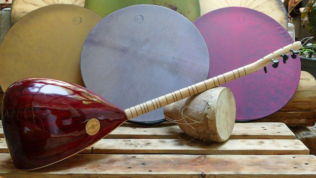 Strumenti musicali: Uzun Sap Baglama – Usato da Basel venduto da ozgurkitapevi