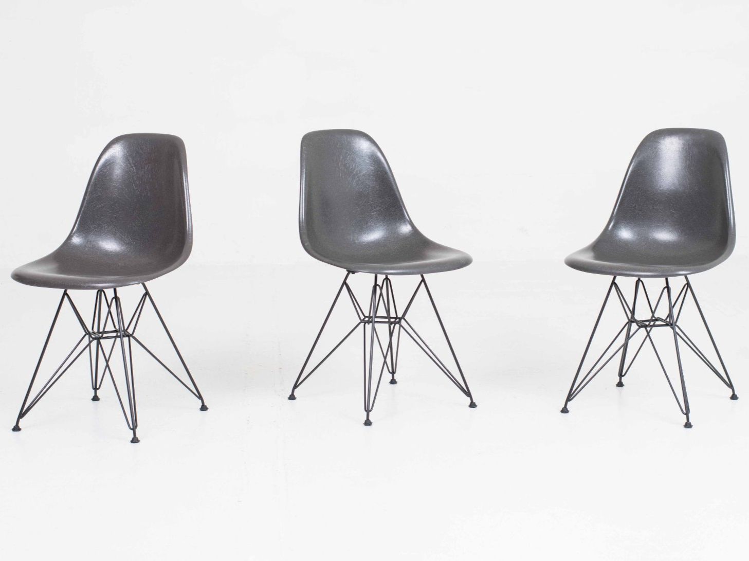 Vitra Sedie: Vitra Fiberglass Side Chair DSR - Eames - Elephant Hide Grey – Usato da Zürich venduto da STUZH38