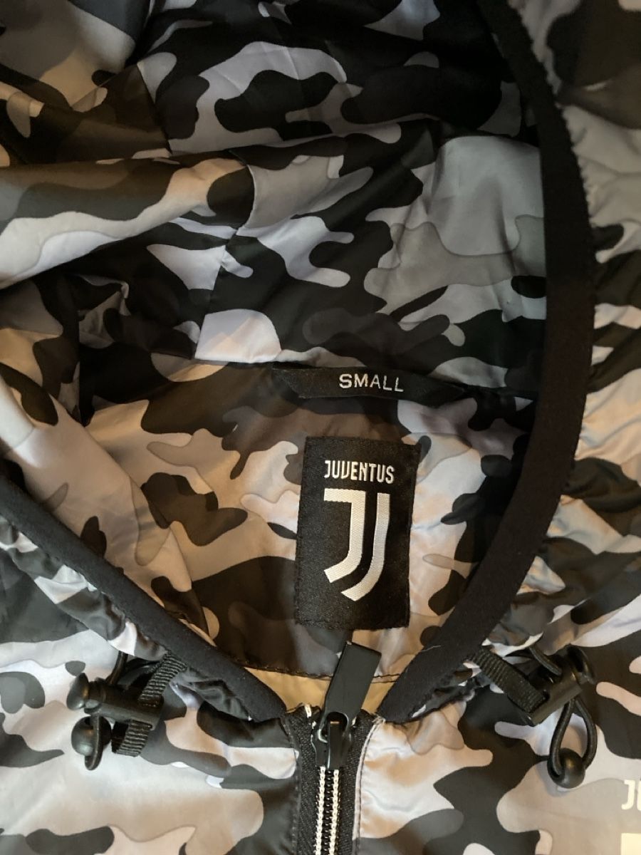 Giacche: Juventus Regenjacke, Camouflage Muster, Grösse S – Usato da Birr venduto da savasdee 1
