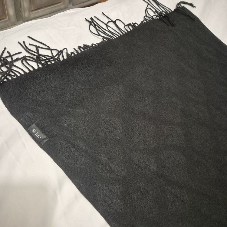 Écharpe Guess 4