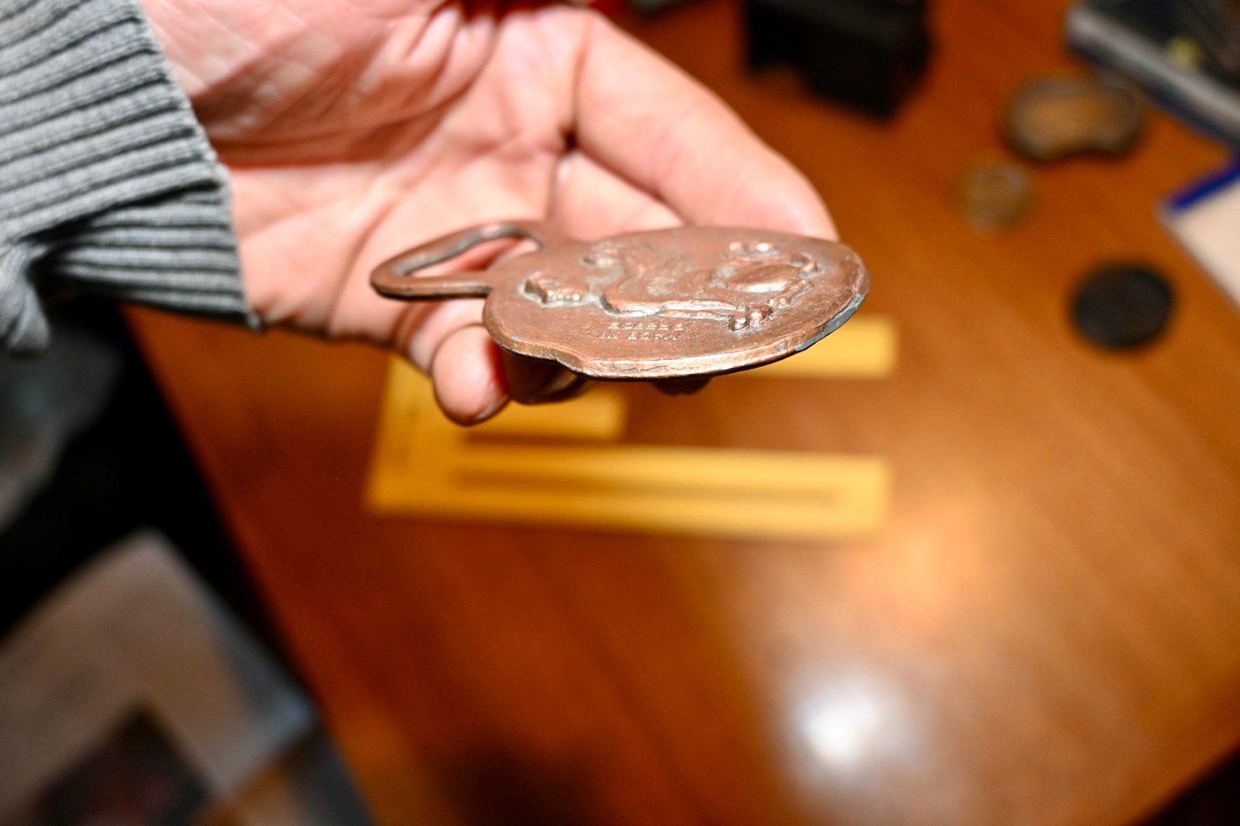 Flaschenöffner & -verschlüsse: VINTAGE Bronze Flaschenöffner MADE IN GREECE Sphinx – Gebraucht aus Pfaffhausen von mono_rec 9