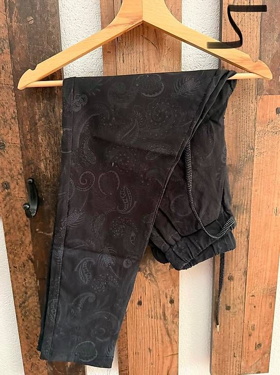 Pantaloni: schwarze Hose – Usato da Bern venduto da Samsam1996