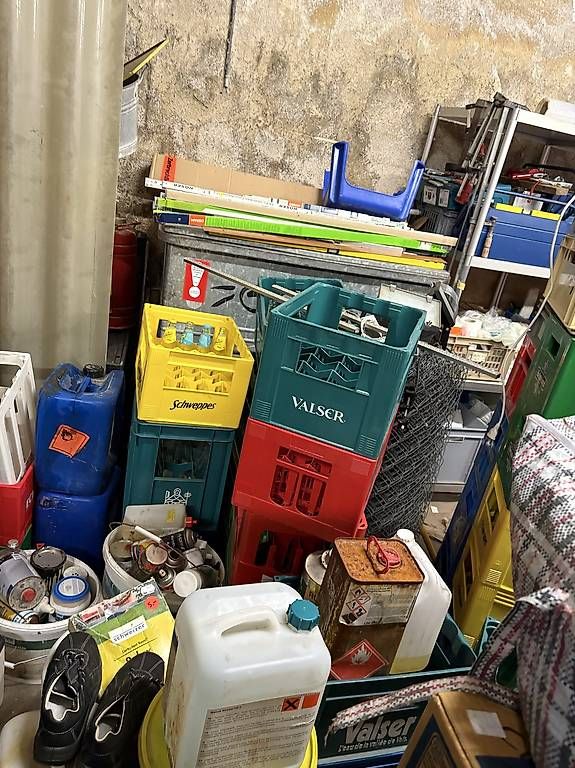 Transportkisten: Caisses plastiques bouteilles – Gebraucht aus La Chaux-de-Fonds von reg_yw68 2