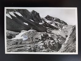 Wildhorn-Clubhütte mit Wildhorngletscher und Kirchli 1939
