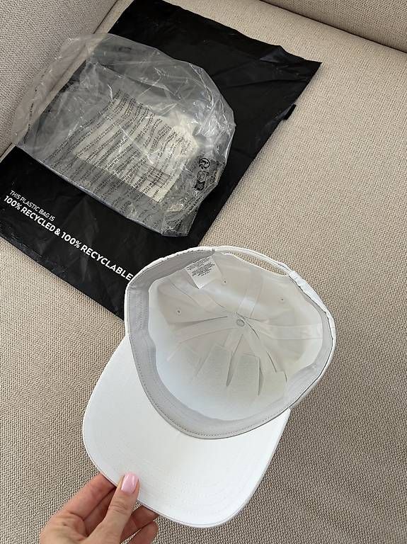 Alo Yoga Chapeaux, bonnets & casquettes: Alo Off-Duty Cap weiss neu – D'occasion à Lachen SZ par dar_hjg9 2