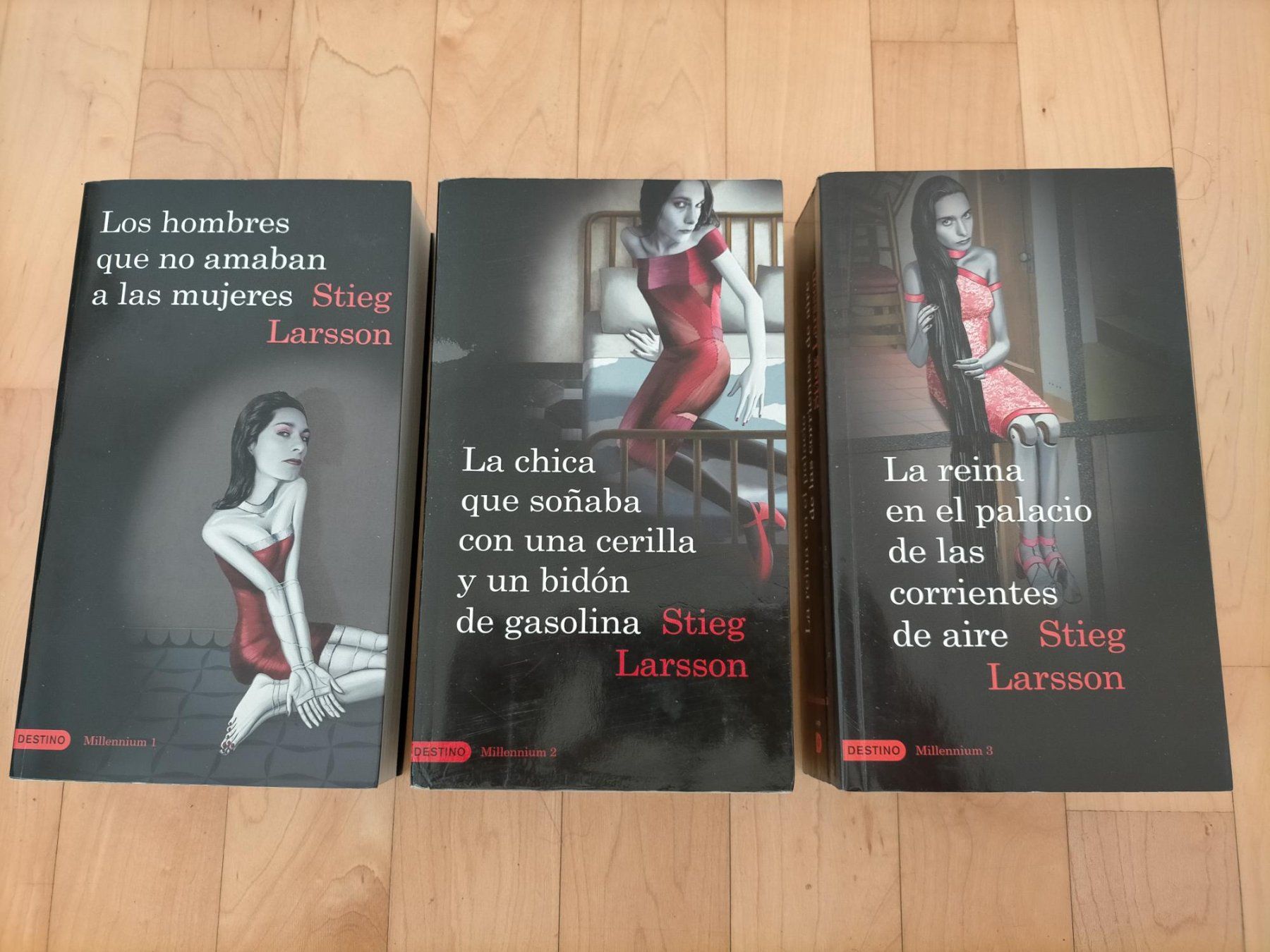 Libri: Stieg Larsson trilogía libros – Nuovo (secondo la descrizione) da Zürich venduto da nachoazofra