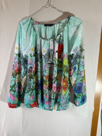 Schöne Bluse mit floralem Muster Gr. L