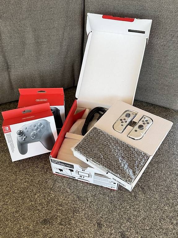 Konsolen: Nintendo Switch OLED inkl. 2 Pro Controller, OVP – Gebraucht aus Rechthalten von Remo_Ba 3