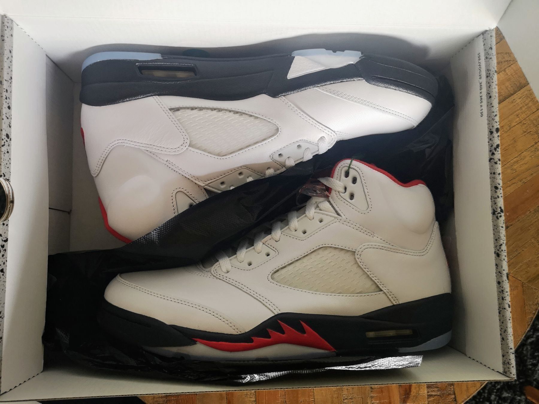 Jordan Scarpe da uomo: Air Jordan 5 Retro Fire Red 2020 Sneaker – Nuovo e nell'imballaggio originale da Magden venduto da CHSportscardsCol. 1