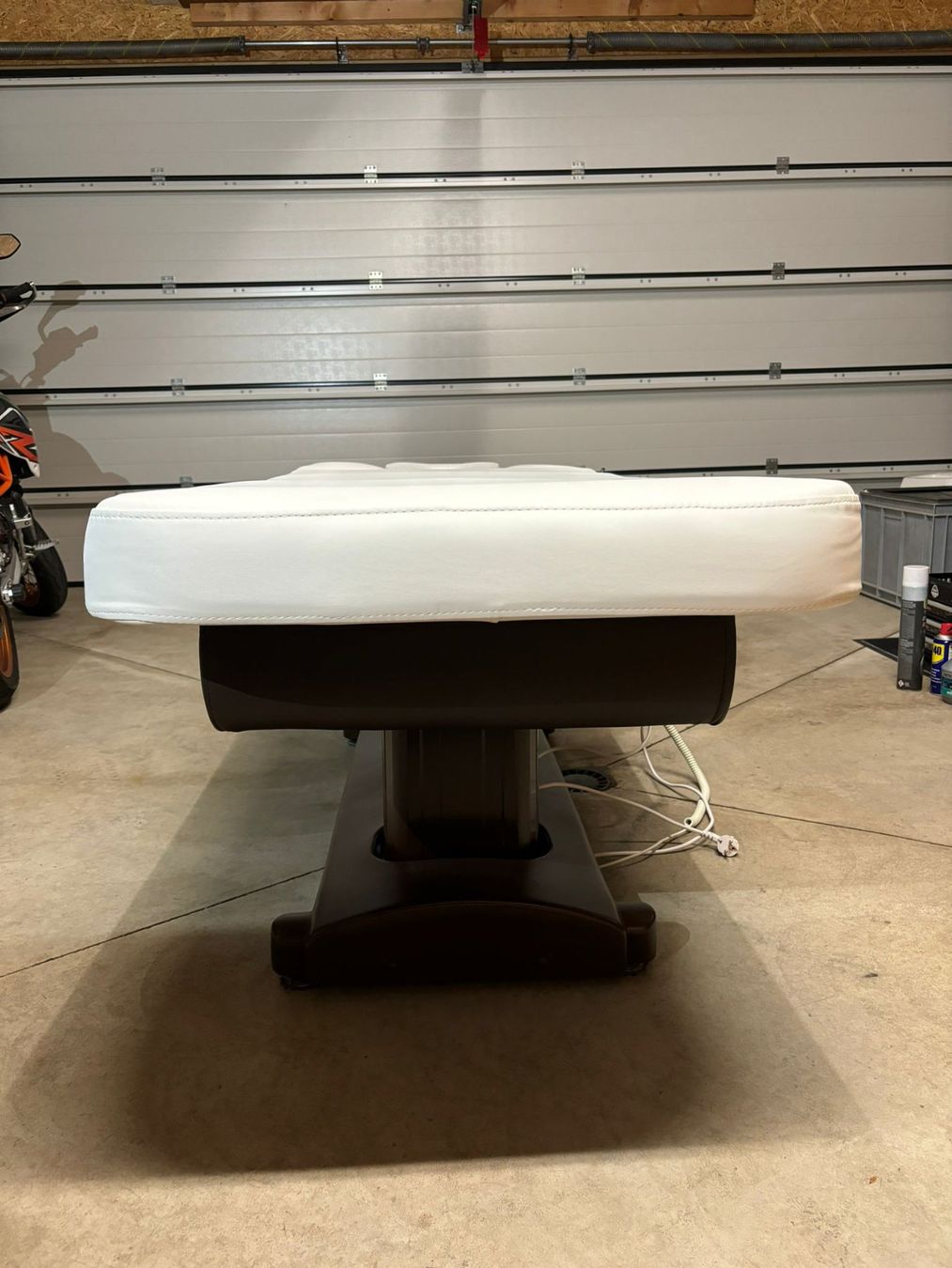 Lettini & sedie per cosmetici: Table de massage à 4 moteurs – Usato da La Chaux-de-Fonds venduto da jer_yck7 2