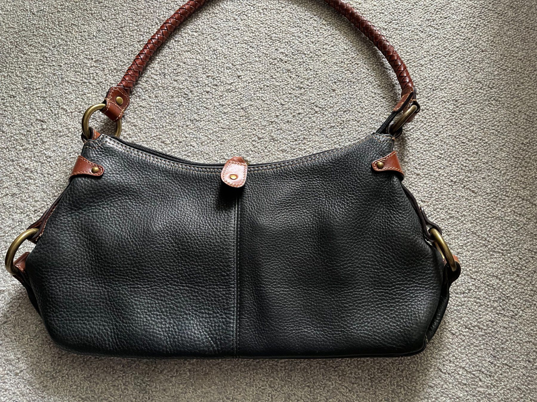 Borse da donna: Schwarze  Ledertasche – Nuovo (secondo la descrizione) da Rekingen AG venduto da Maxim5332G