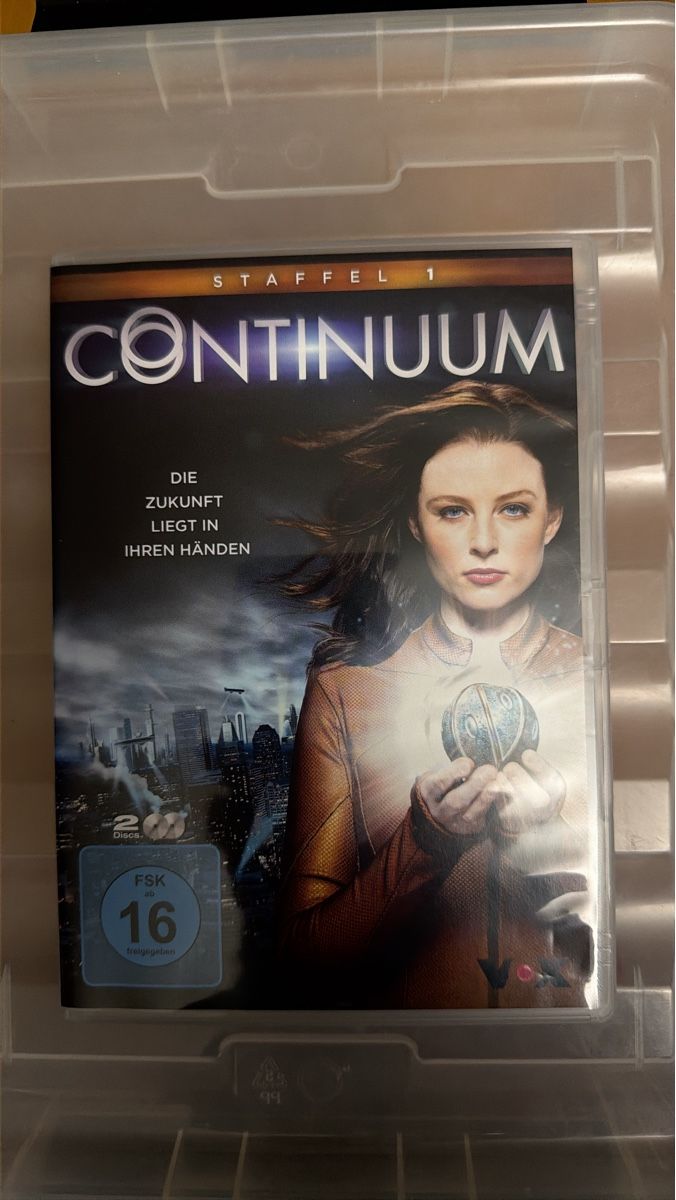 Tutti i DVDs: Continuum - Staffel 1 - Science Fiction DVD – Usato da Rickenbach SO venduto da martink79