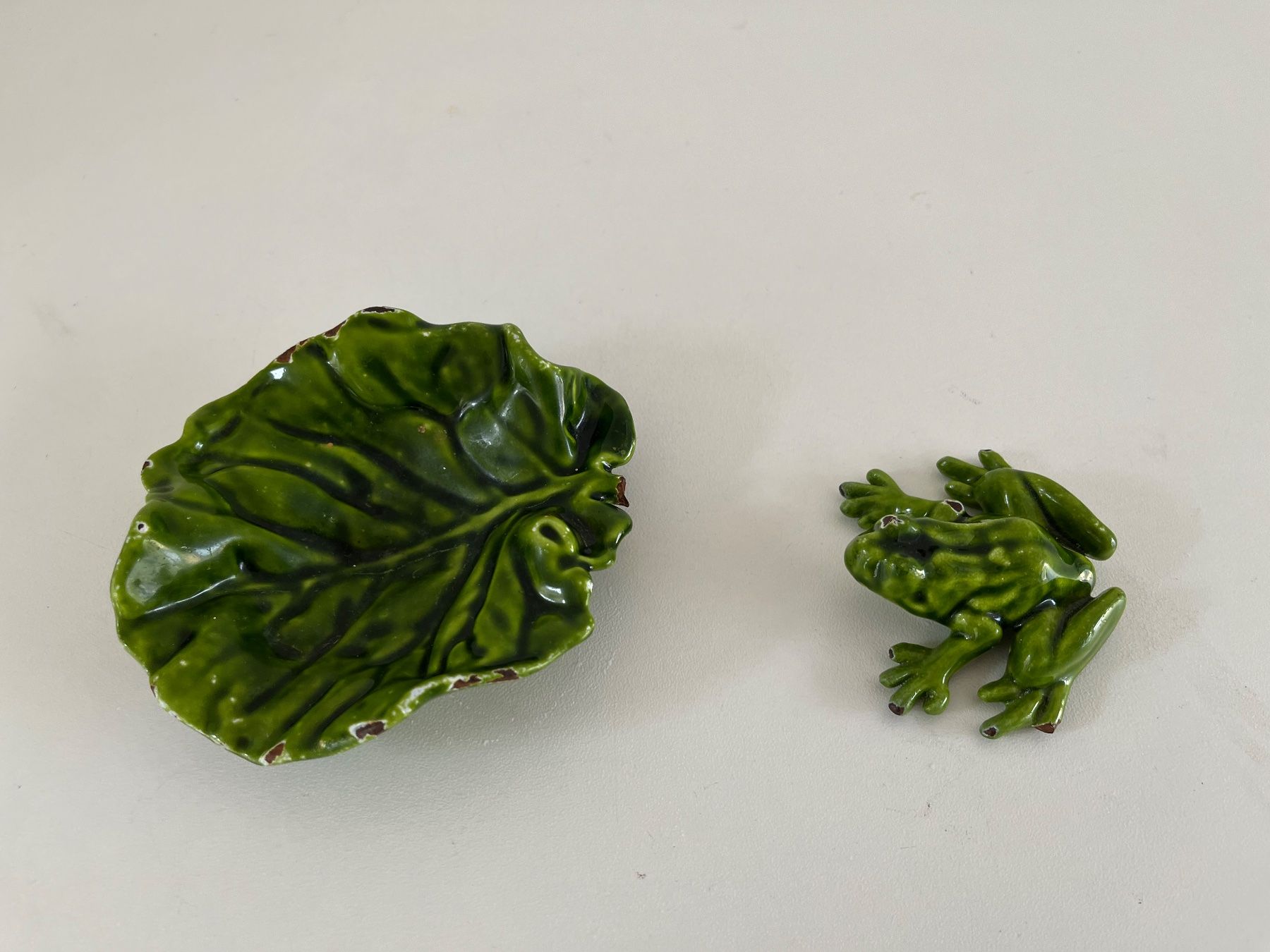 Figuren: alter Frosch mit Blatt / Gusseisen emailliert – Gebraucht aus Wetzikon ZH von seli03 5