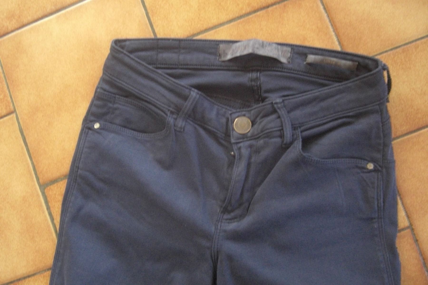 Hosen: pantalon GUESS Taille 27 Soit 36 (Lara) – Gebraucht aus Veyrier von kimedovapa 1