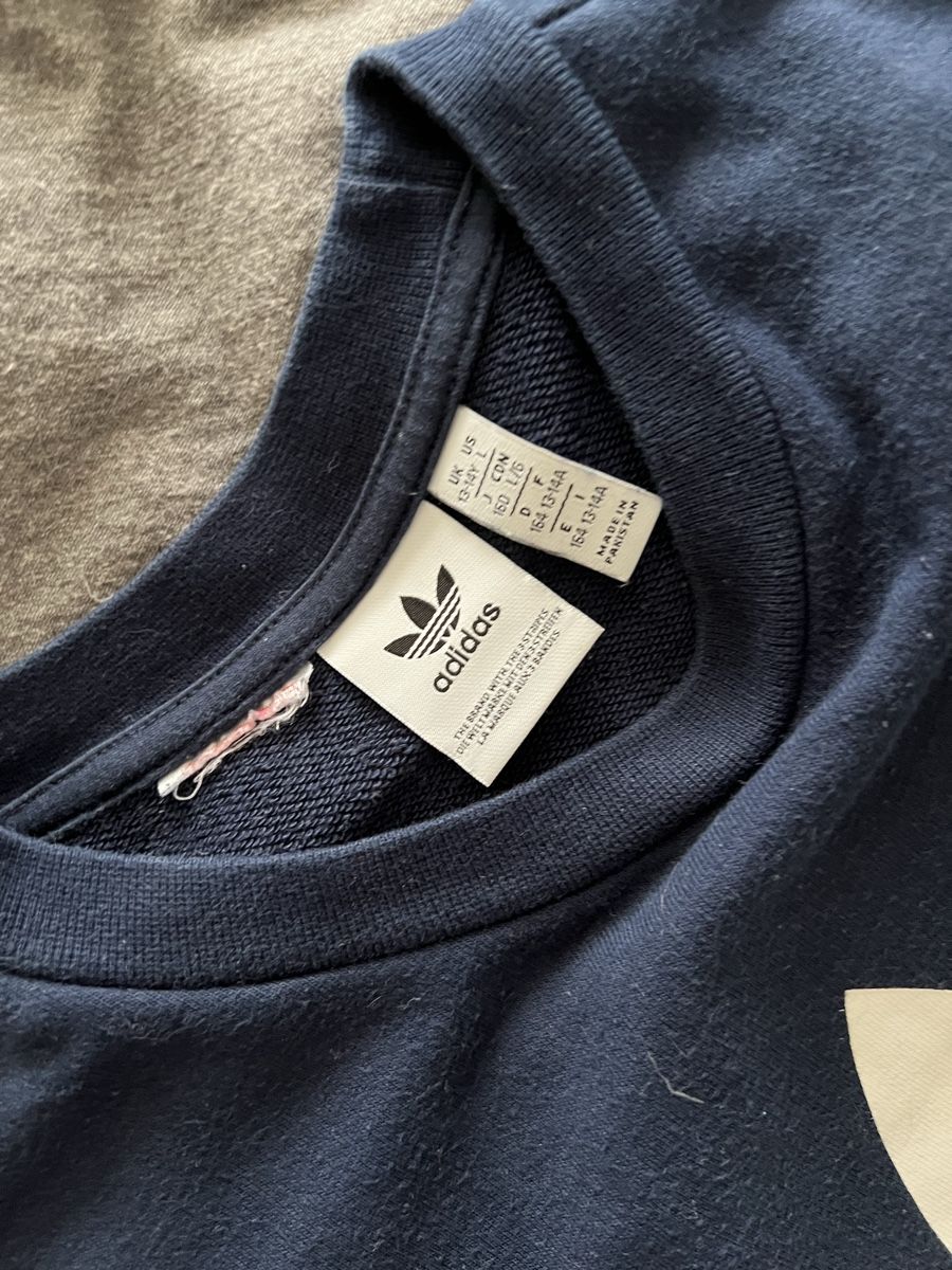 Adidas Maglioni & Felpe: Pull Adidas bleu marine  – Usato da Cortaillod venduto da Y1nn_jqr 1