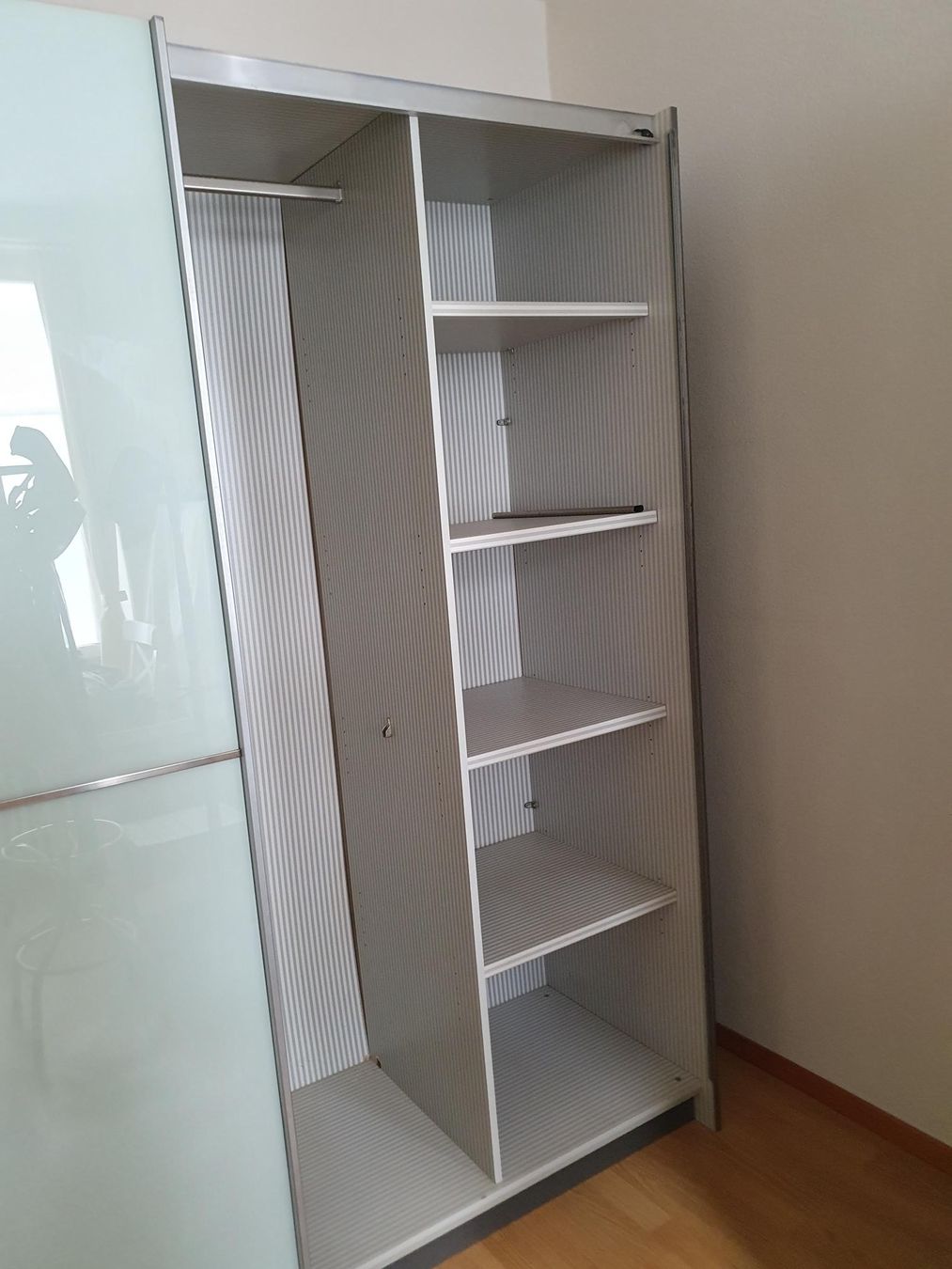 Armadi: Kleiderschrank mit Schwebetüren – Usato da Zürich venduto da wildflower26 1