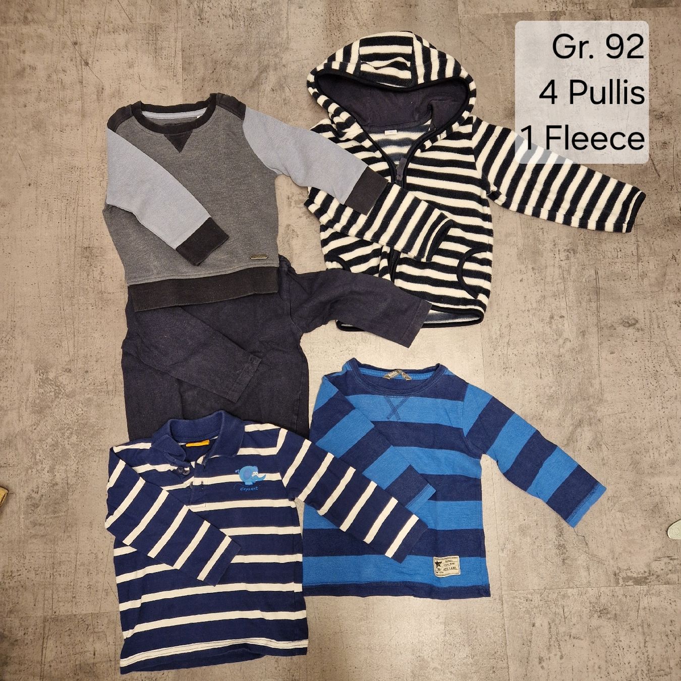 Lotti & Set di vestiti: Gr. 92: 4 Pullis & 1 Fleecejacke – Usato da Sursee venduto da celevanessa