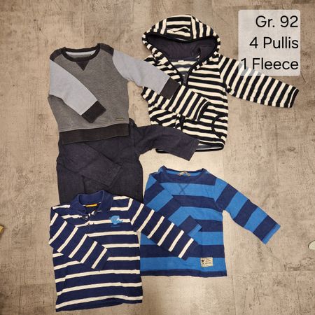 Gr. 92: 4 Pullis & 1 Fleecejacke