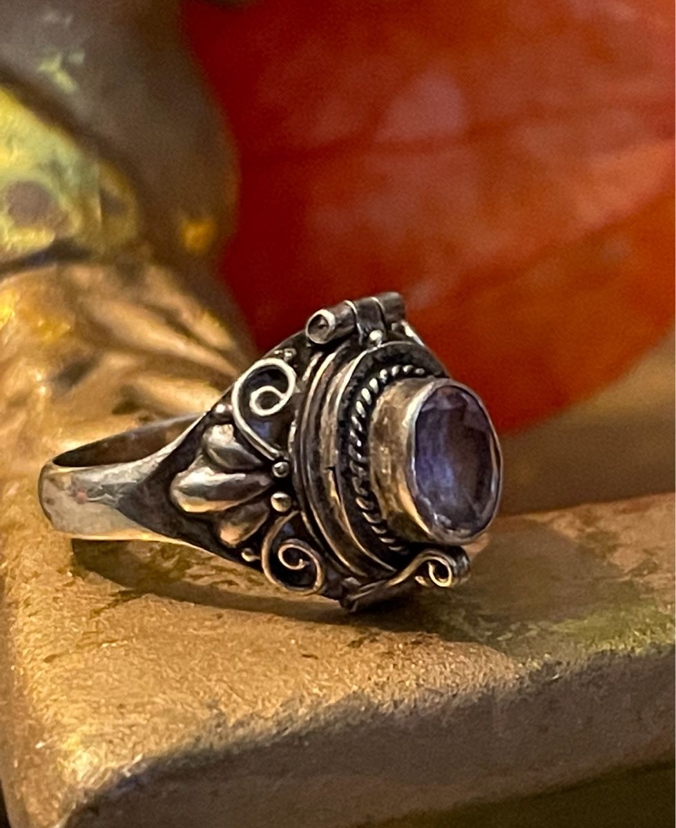 Anelli: Poison Ring  * Silber & Amethyst – Usato da Quinto venduto da Arpe11