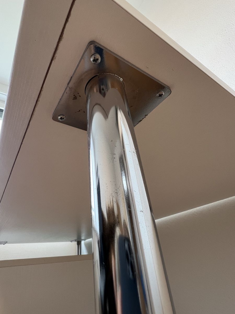 Schreibtische: Schreibtisch weiss mit Rollcontainer – Gebraucht aus Jona von gamper02 4